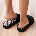 Load image into Gallery viewer, Les pantoufles d’acupuncture pour les douleurs aux pieds.
